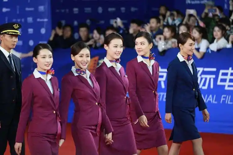 《中国机长》五美同框,个个颜值惊艳