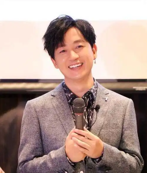 潘粤明在结婚之前或许曾是一个完美的伴侣,但一旦结婚后,就很难再维持