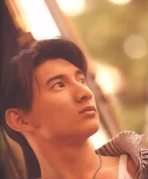 5位港台男星年轻旧照真正的颜值担当你觉得谁最帅