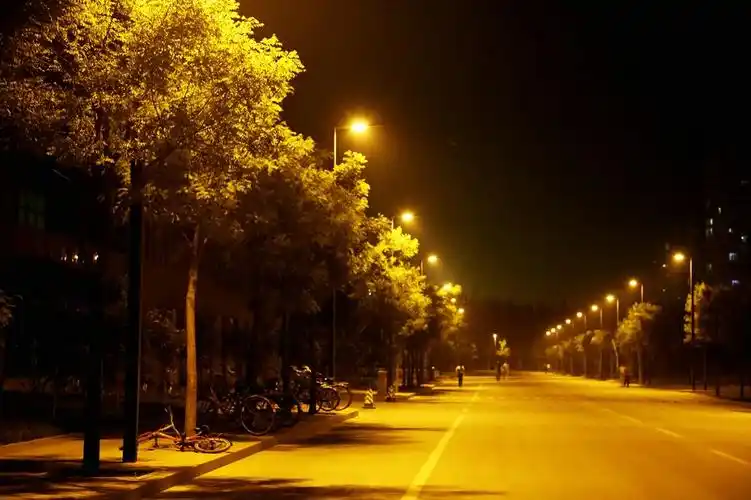 那份夜色下的忧愁