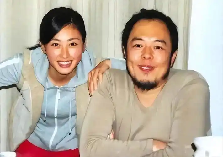 回顾张铁林三个孩子三个妈加入英国国籍66岁脚里安6个钢钉