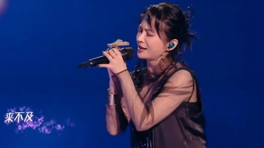 打败原唱的只有原唱!詹雯婷全开麦唱《诀爱》,现场太燃了