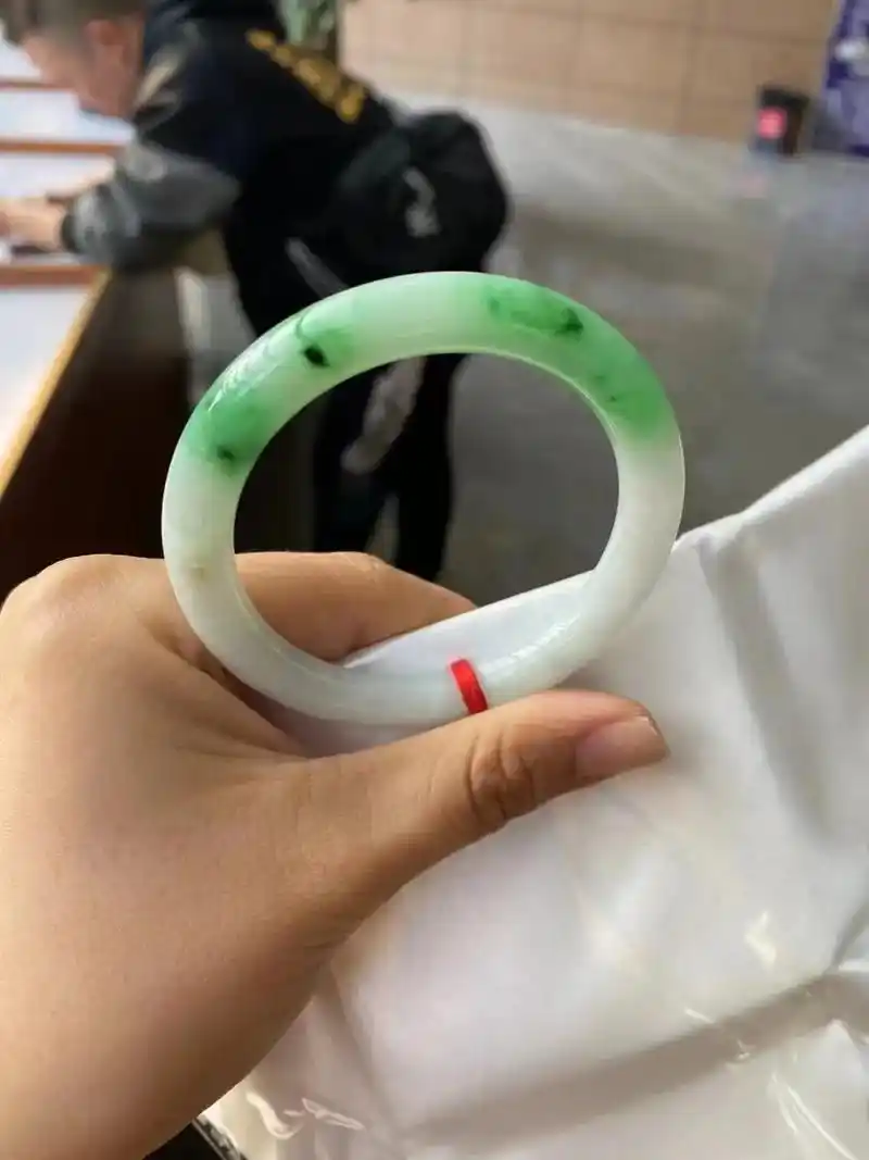 价格2开头,带证书,支持全球复检#天然翡翠手镯 #翡翠 #镯子 #性价比