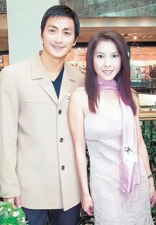 回顾64岁的何家劲一生只为等待患病的初恋女友痴情32年至今未婚