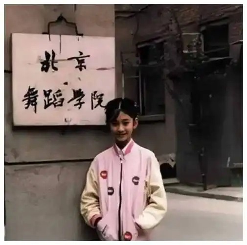 原创47岁尤物李小冉祸水还是人间珍宝