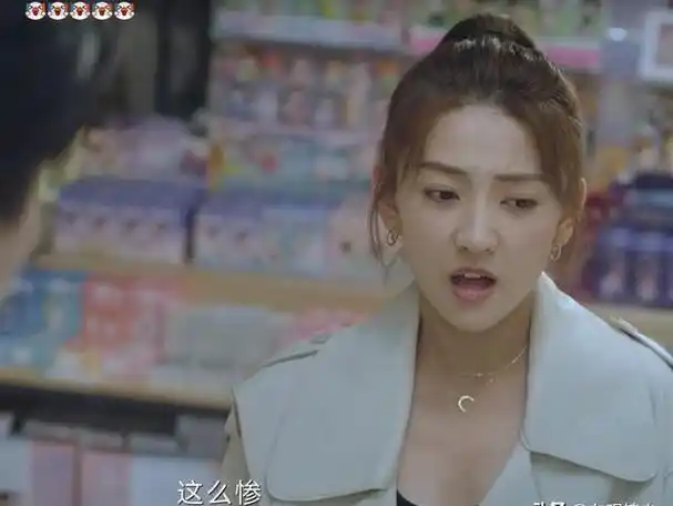 梁洁的脸上,除了那张故意张大的嘴巴表现出所谓的"惊讶"之外,再也看不