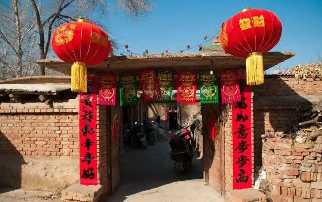 吐槽没年味,在农村,春节到底要不要放烟花爆竹?