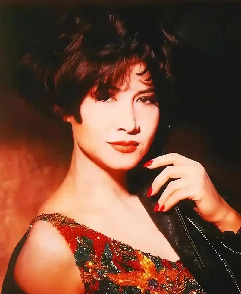 回顾铁肺甄妮丈夫车祸去世4年后为亡夫生下一女痴情相守