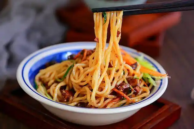 大厨教你做简单又好吃的凉面,天气热就好这一口,不会做饭也能学