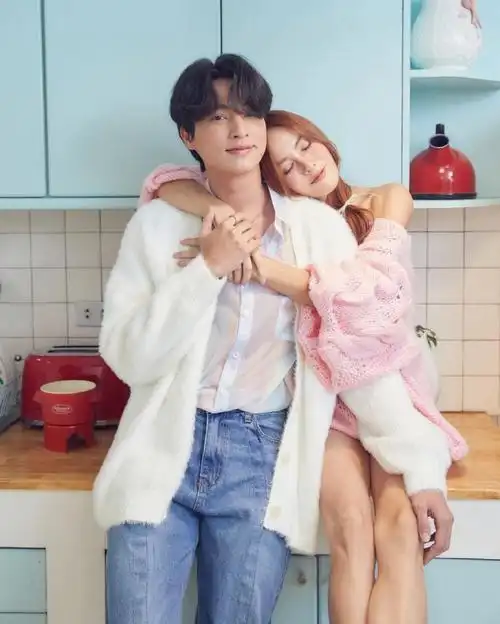 泰剧情牵巨星即将播出,男女主角合照