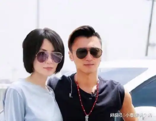 刚生完又拼四胎54岁王菲挺大肚回京谢霆锋却回应孩子不是我的