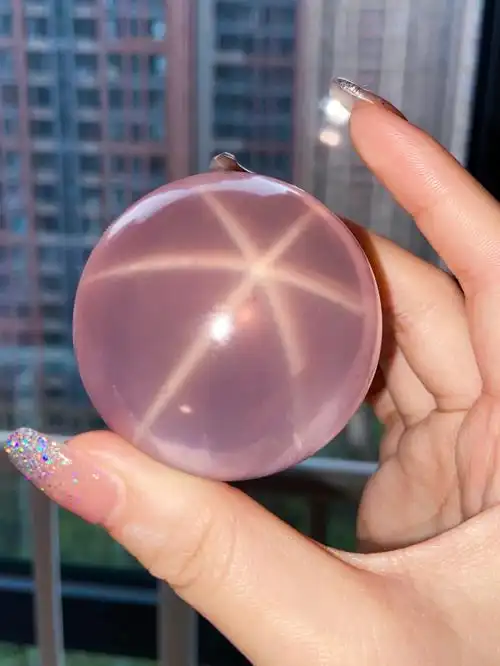 令人爱不释手的六芒星粉晶球