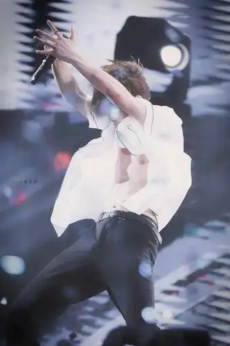 黄明昊justin壁纸_手机搜狐网