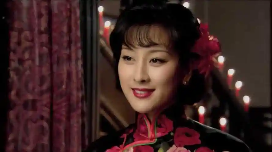 旗袍美女不愧是天生的衣服架子配上旗袍完美身材尽显无疑太好看了