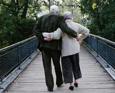 大叔说着,眼角闪动着晶莹的东西.