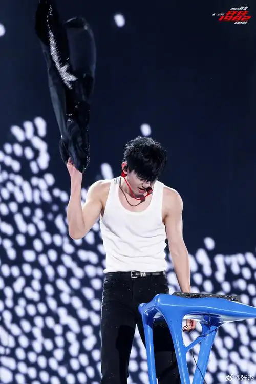 张杰未live巡回演唱会##张杰未live开往1982巡回演唱