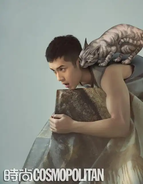 韩东君早春大片曝光 肢体舒展与动物共舞