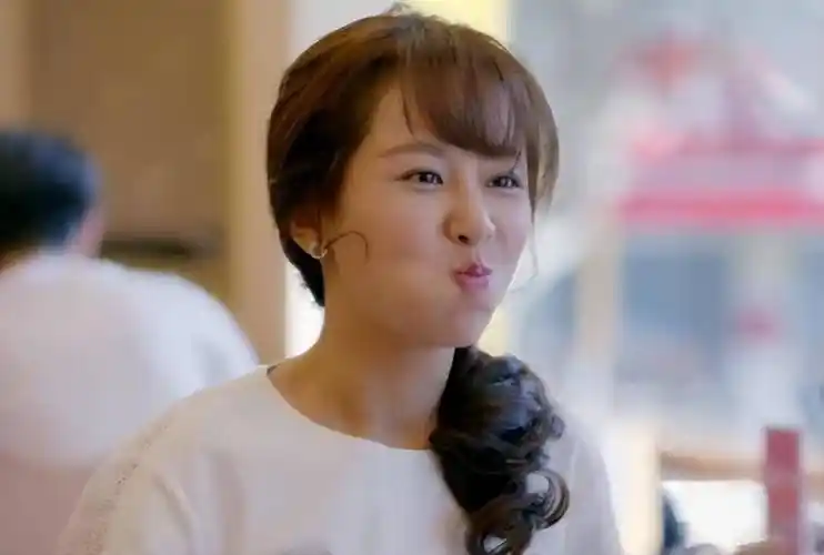 《欢乐颂》关关永远不知,邱莹莹被白主管骗财骗色,是好事