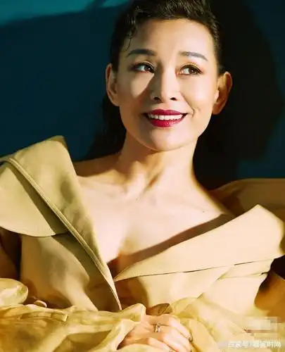 陈冲:不惧岁月优雅老去,毫不造作的穿衣风格,经典的上海美人