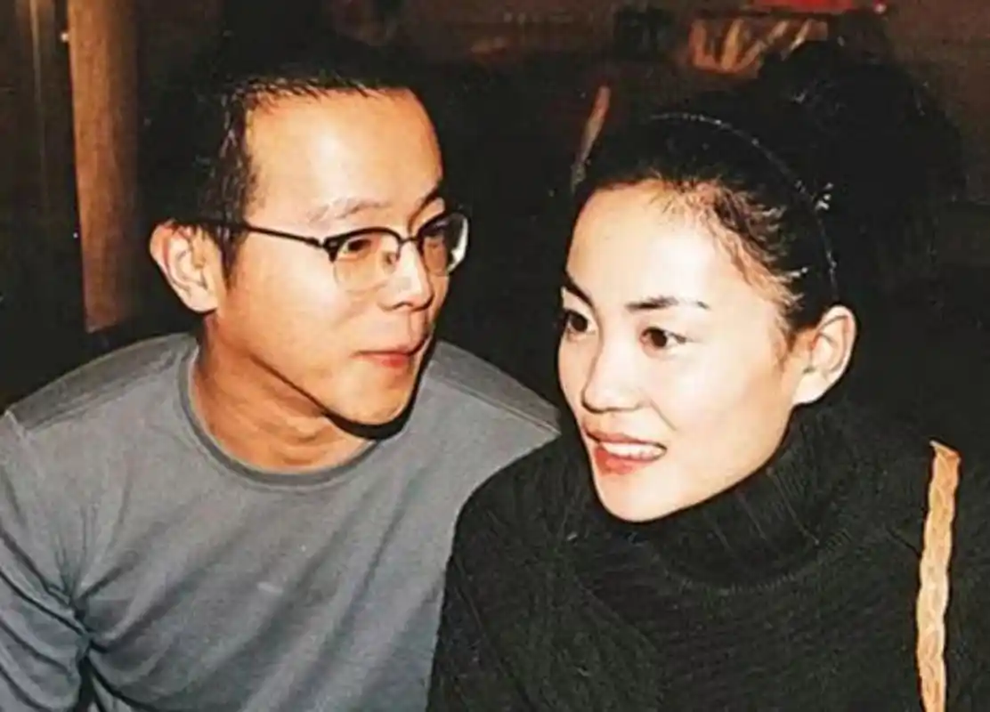 遮盖纹身似俏皮少女,与谢霆锋拍创意视频  窦靖童留长发撞脸王菲,遮盖