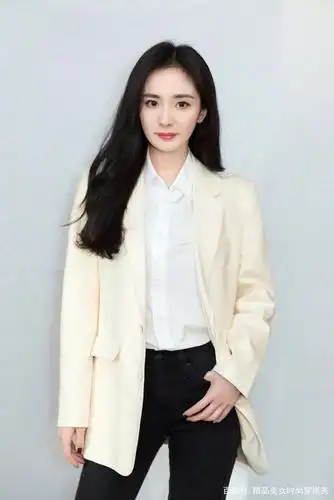 美女明星杨幂教你如何把西装穿得洋气又时尚