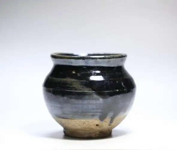 乌金釉敞口小罐