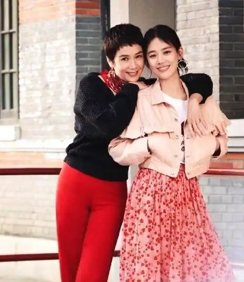 马思纯:一个傻姑娘|杨紫|贾玲|蒋雯丽|张若昀|周冬雨|李易峰_网易订阅