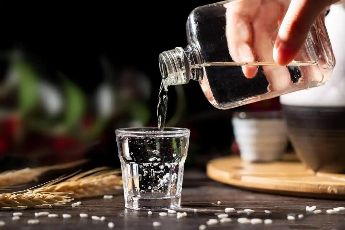 国窑1573多少钱一瓶(四川成都一五旬男子) - 价格百科