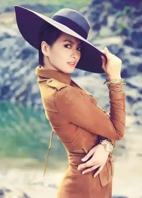 经典名曲,能对此有深刻印象的小伙伴们都会在不经意间暴露年龄~梁咏琪