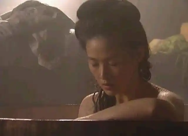 13岁出道,26岁凭"潘金莲"爆红,被"西门庆"吻哭,近照太虐心