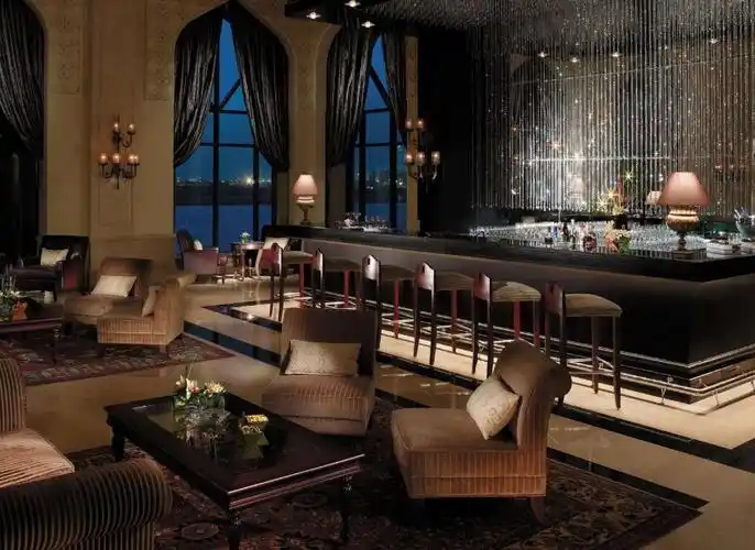 酒吧吧台背景墙装修效果图 酒吧吧台怎么装修设计?