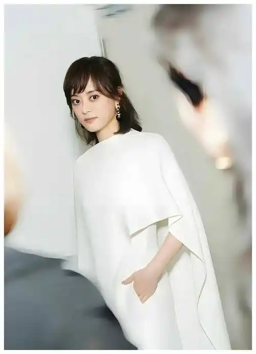 孙俪现身惊艳,网友热议新造型,美丽背后隐秘揭示.