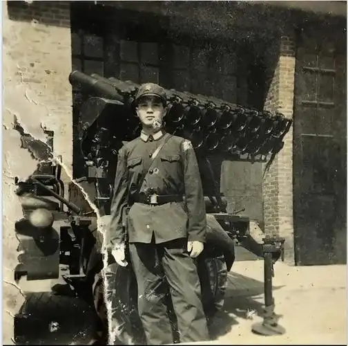 八十年代黑白老照片:那时候兵哥哥受人欢迎,精神又帅气