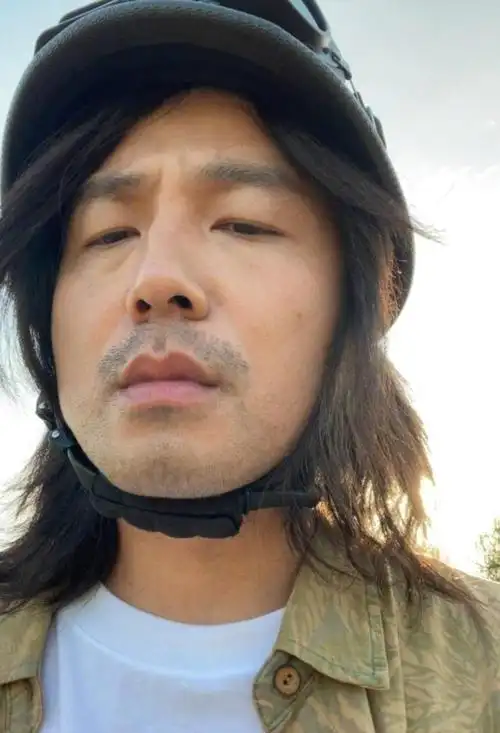 18岁黄渤忍了,18岁鹿晗也能忍,看到18岁的雷佳音后,真忍不了了