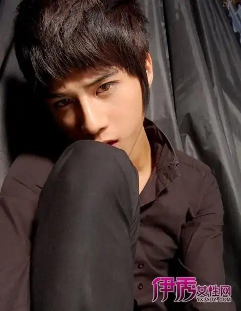 姜潮整容前照片 姜潮整容前后照片大不同