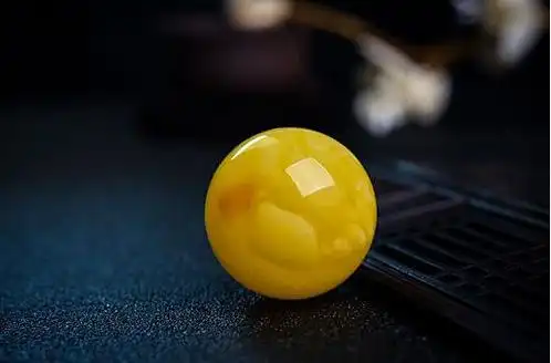 琥珀蜜蜡和蜜蜡的区别