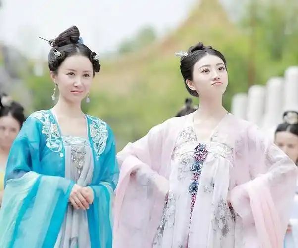 刘亦菲景甜佟丽娅陈红杨蓉杨颖张钧甯贾静雯唐装造型谁最惊艳