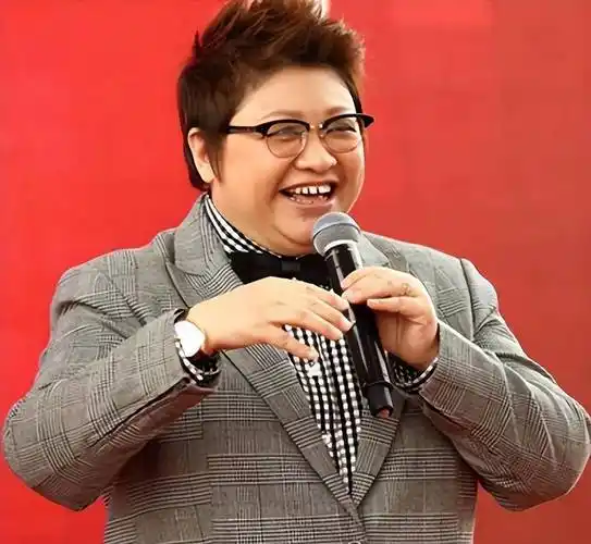 开口要孩子?52岁的韩红,未婚未育,引发网友热议