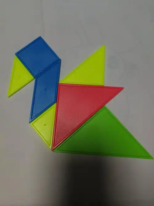 一年级一班张馨予七巧板拼图