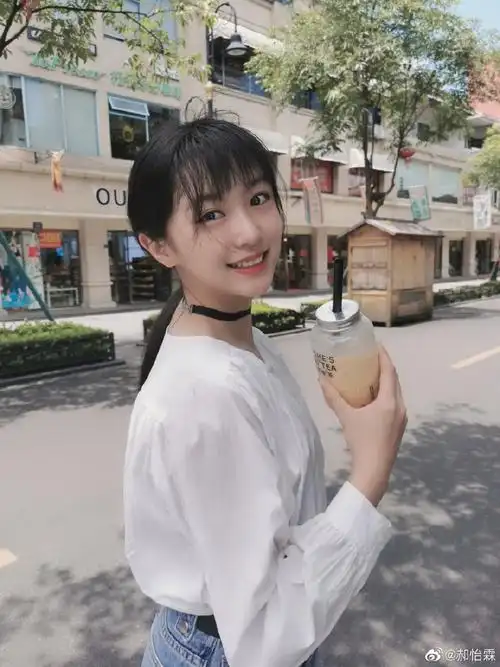 郝怡霖几几年出生的现在几岁了她现在的照片什么样