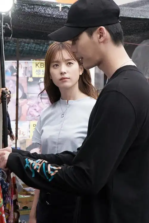 w-两个世界 剧照