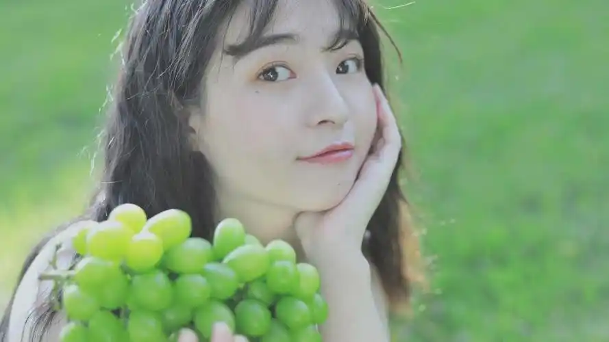 漂亮白嫩清新美女,高清壁纸图片,清纯美女-回车桌面