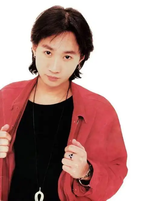 1993年6月24日,黄家驹在东京富士电视台录制节目时不慎从舞台上跌落成