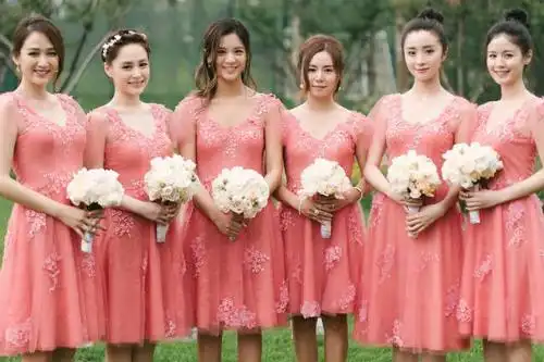 明星最美伴娘团 你pick哪一个?