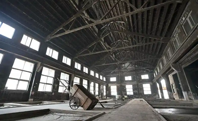 清远酒厂位于清城西门岗,1977年建成投产,当时的厂房大多保留并沿用