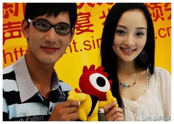 媒体看到后,夸张的传出李小璐宫外孕的消息,一时间李小璐成为了私生活