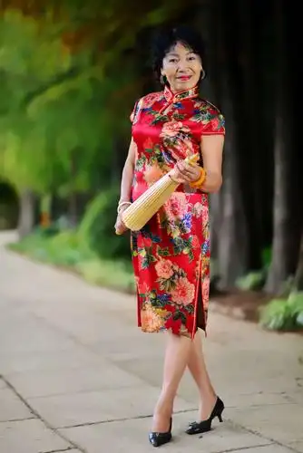 爱上旗袍的女人 - 美篇