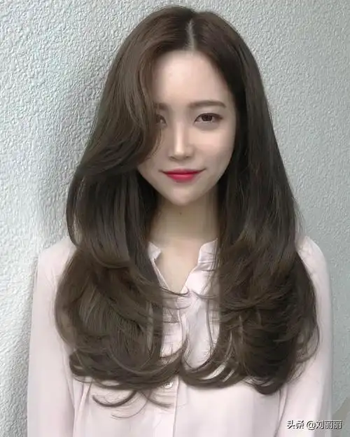 50多岁的姐姐做款纹理烫,利落又年轻,还有很多款流行发型