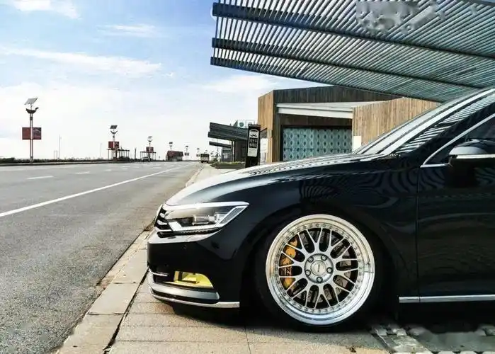 自带商务范儿的大众迈腾,姿态改装后依旧西装笔挺