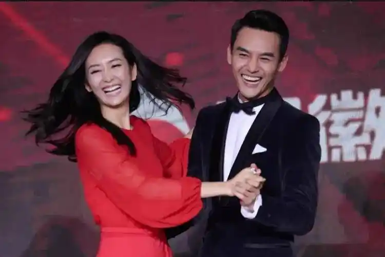 王凯领证 结婚证,牵手的不是王鸥 而是蒋欣_低调_恋情_观众